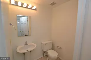 7985 Tyson Oaks Cir, Vienna, VA 22182 - Photo 5