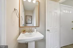 6364 Buffie Ct, Burke, VA 22015 - Photo 7