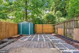 7821 Groveland Square, Springfield, VA 22153 - Photo 35