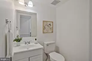 7821 Groveland Square, Springfield, VA 22153 - Photo 9