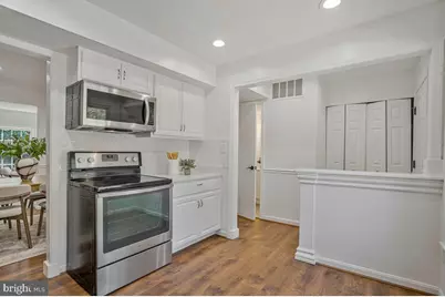 7821 Groveland Square, Springfield, VA 22153 - Photo 7