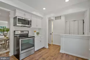 7821 Groveland Square, Springfield, VA 22153 - Photo 7