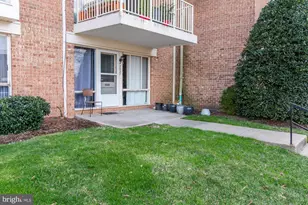 2627 Redcoat Dr, Alexandria, VA 22303 - Photo 1