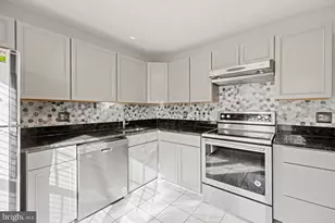 7442 Adams Park Ct, Annandale, VA 22003 - Photo 7