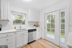 2304 Fairview Terrace, Alexandria, VA 22303 - Photo 9