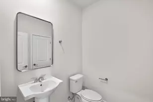 3 Aviation Pl, Herndon, VA 20171 - Photo 25