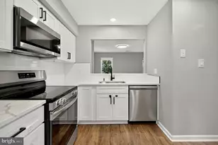 10310 Bridgetown Pl, Burke, VA 22015 - Photo 7