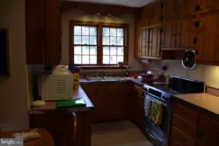 9001 Glenbrook Rd, Fairfax, VA 22031 - Photo 11