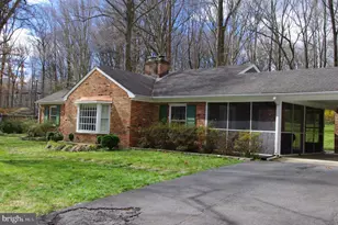9001 Glenbrook Rd, Fairfax, VA 22031 - Photo 3