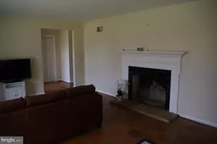 9001 Glenbrook Rd, Fairfax, VA 22031 - Photo 5