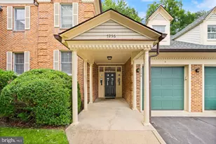 7256 Glen Hollow Ct, Annandale, VA 22003 - Photo 1