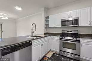 12949 Centre Park Cir, Herndon, VA 20171 - Photo 11