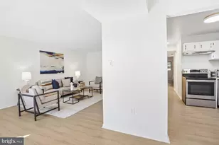 9731 Kings Crown Ct, Fairfax, VA 22031 - Photo 7