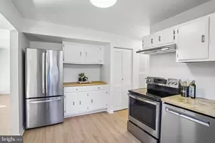 9731 Kings Crown Ct, Fairfax, VA 22031 - Photo 11
