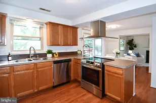 13985 Cabells Mill Dr, Centreville, VA 20120 - Photo 5