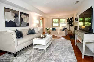 13985 Cabells Mill Dr, Centreville, VA 20120 - Photo 9