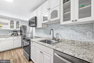 9715 Kings Crown Ct, Fairfax, VA 22031 - Photo 11
