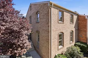 3171 Stonehurst Dr, Fairfax, VA 22031 - Photo 33