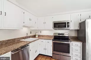 3171 Stonehurst Dr, Fairfax, VA 22031 - Photo 15