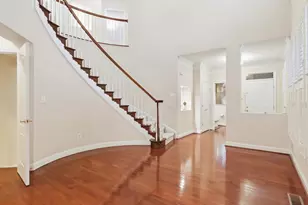 5694 Tower Hill Cir, Alexandria, VA 22315 - Photo 9