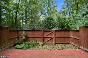 2042 Headlands Cir, Reston, VA 20191 - Photo 17