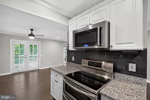 6176 Martins Landing Ct, Burke, VA 22015 - Photo 9