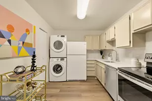 8360 Greensboro Dr, McLean, VA 22102 - Photo 15