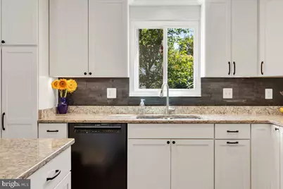 2913 Ashdown Forest Drive, Herndon, VA 20171 - Photo 11