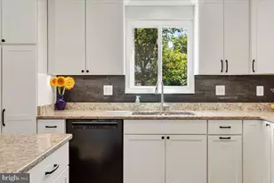 2913 Ashdown Forest Dr, Herndon, VA 20171 - Photo 11