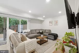 2839 Kalmia Lee Ct, Falls Church, VA 22042 - Photo 3