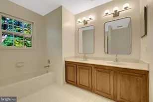 10898 Featherfield Ct, Fairfax, VA 22030 - Photo 33