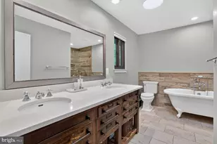 2003 Upper Lake Dr, Reston, VA 20191 - Photo 33