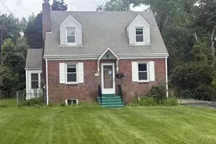 2414 Fairview Dr, Alexandria, VA 22306 - Photo 1
