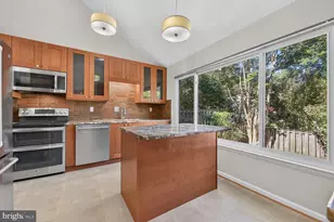 10903 Knights Bridge Ct, Reston, VA 20190 - Photo 5