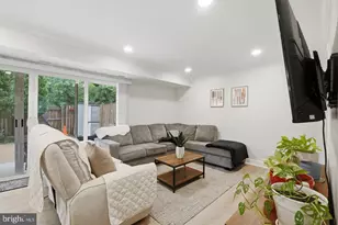 2839 Kalmia Lee Ct, Falls Church, VA 22042 - Photo 3