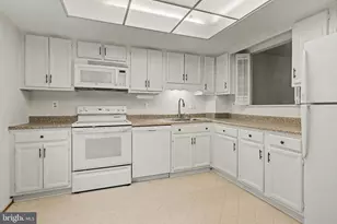 5800 Jacksons Oak Ct, Burke, VA 22015 - Photo 17