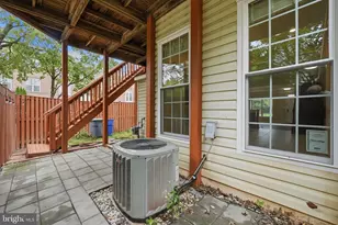13135 Park Crescent Cir, Herndon, VA 20171 - Photo 9