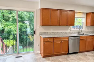 6281 Rathlin Dr, Springfield, VA 22152 - Photo 9