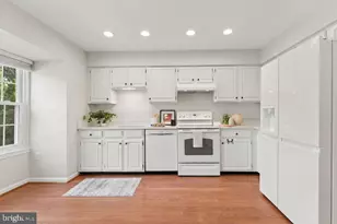 3934 Tallow Tree Pl, Fairfax, VA 22033 - Photo 9