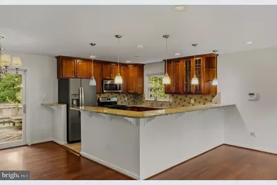 511 Walker Street SW, Vienna, VA 22180 - Photo 5