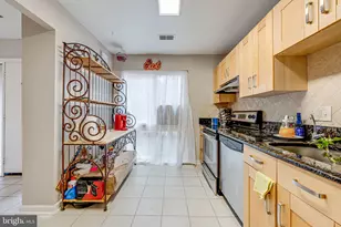 11610 Windbluff Ct, Reston, VA 20191 - Photo 5