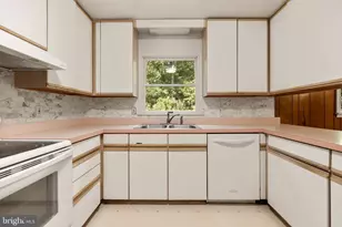 10838 Henderson Rd, Fairfax Station, VA 22039 - Photo 7