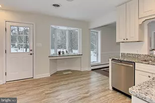 5619 Wharton Ln, Centreville, VA 20120 - Photo 19