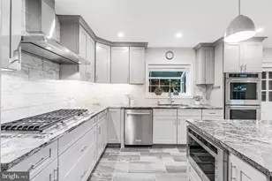 10812 Hunt Club Rd, Reston, VA 20190 - Photo 5