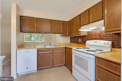8284 Crestmont Circle, Springfield, VA 22153 - Photo 7