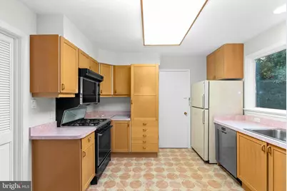 9200 Leamington Court, Fairfax, VA 22031 - Photo 7