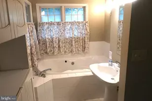 2334 Great Falls St, Falls Church, VA 22046 - Photo 9