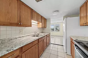 8216 Claremont Woods Dr, Alexandria, VA 22309 - Photo 5