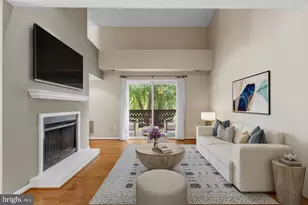 10131 Oakton Terrace Rd, Oakton, VA 22124 - Photo 3