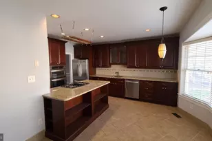8172 Madrillon Ct, Vienna, VA 22182 - Photo 5